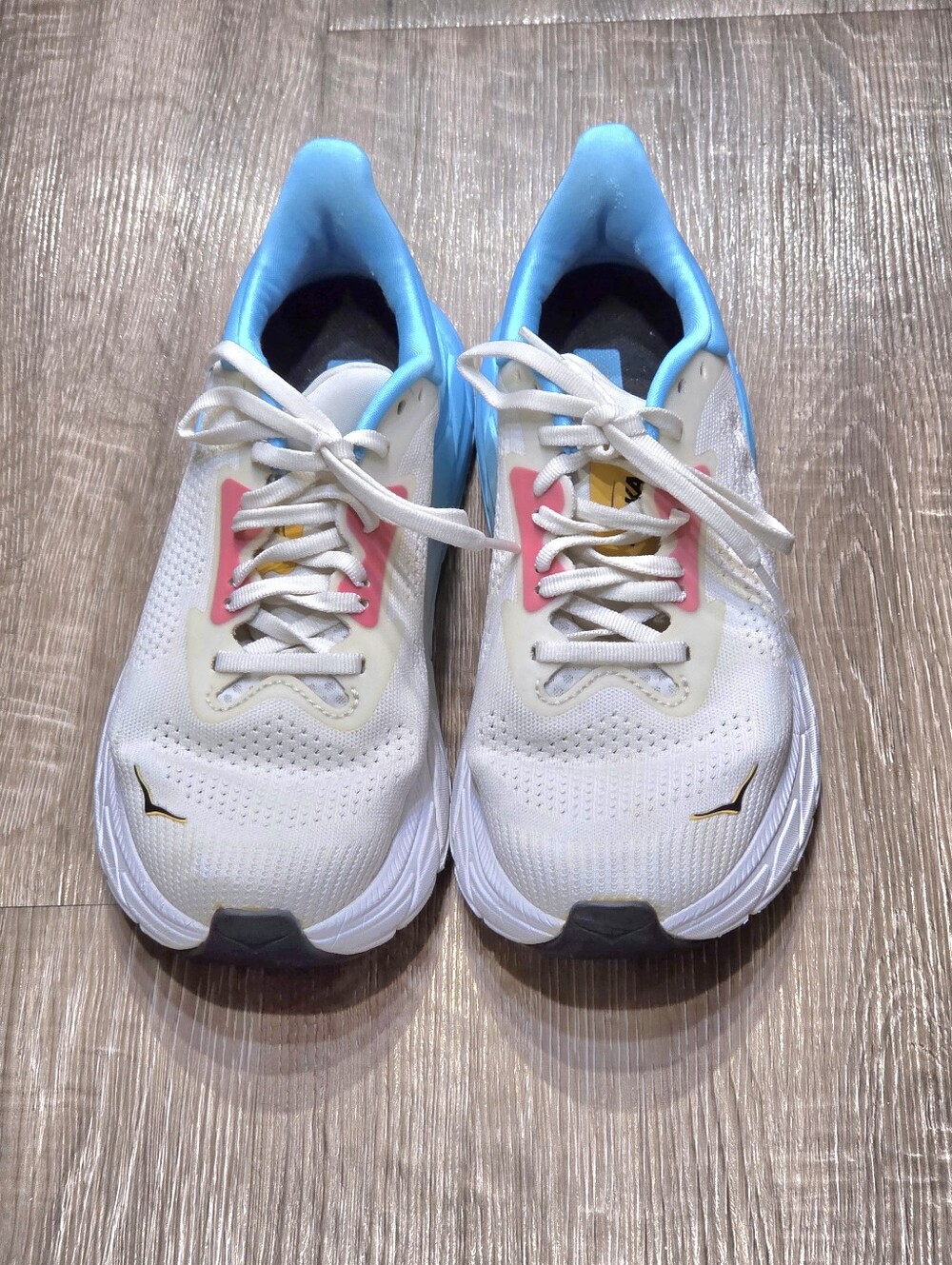 Hoka One One Women's Pre-Owned Athletic Sneakers White Size 8.5B.
